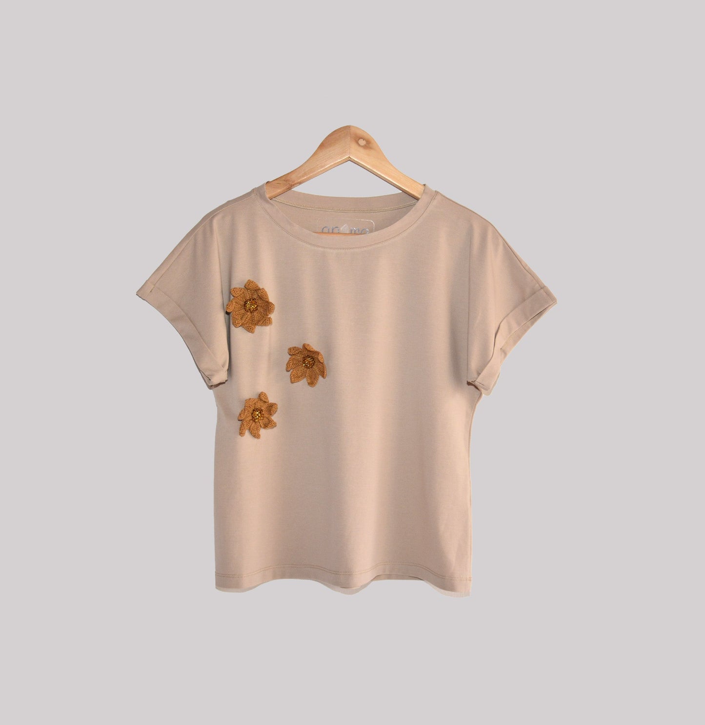 Embroidered T-Shirt Hojarasca