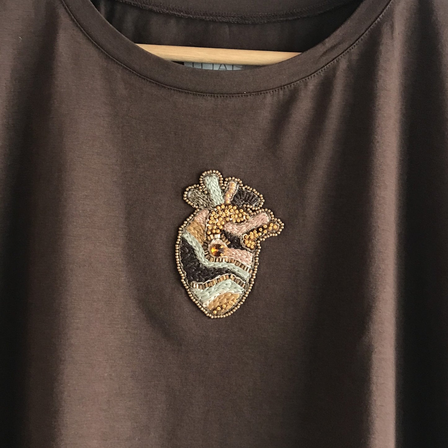 Embroidered T-Shirt Moyo L